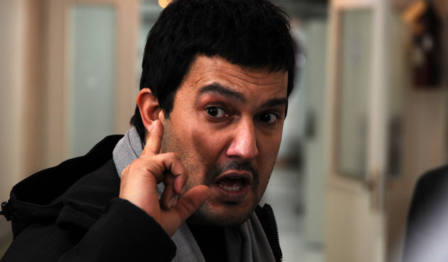 حامد بهداد در نمايي از فيلم سينمايي هفت دقيقه تا پاييز - بيوگرافي هنرمندان برتر سينما به انتخاب سايت سينما قدس اردبيل