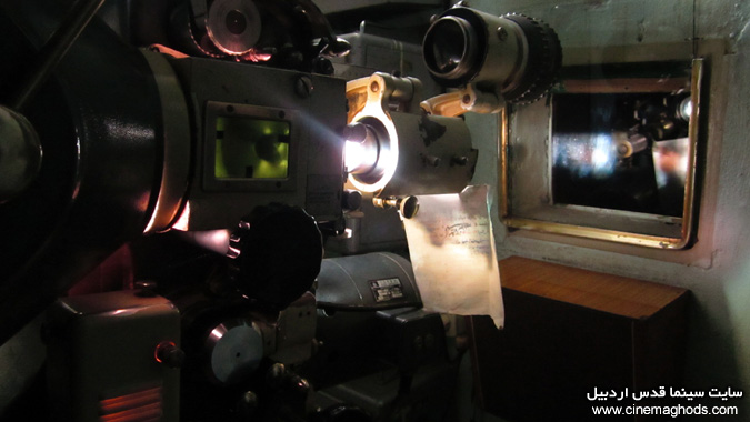 دستگاه نمايش (Projector)