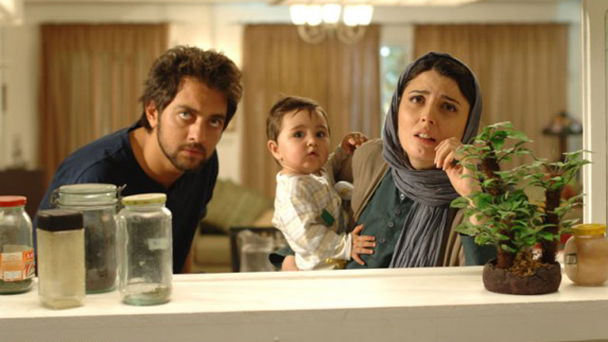 نمايي از فيلم سينمايي بي پولي ساخته حميد نعمت الله با بازي ليلا حاتمي و بهرام رادان