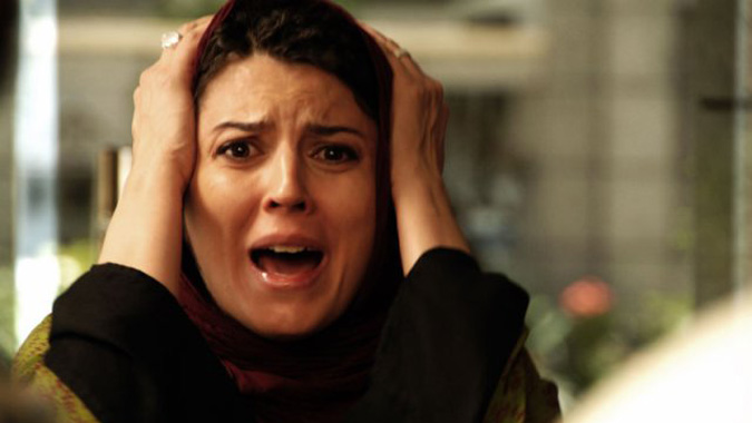 نمايي از فيلم سينمايي بي پولي ساخته حميد نعمت الله با بازي ليلا حاتمي و بهرام رادان