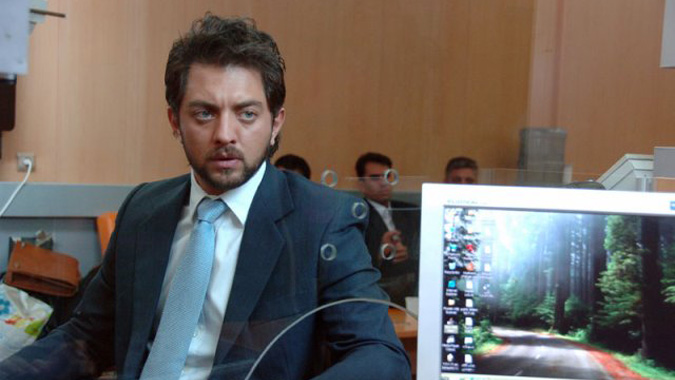 نمايي از فيلم سينمايي بي پولي ساخته حميد نعمت الله با بازي ليلا حاتمي و بهرام رادان
