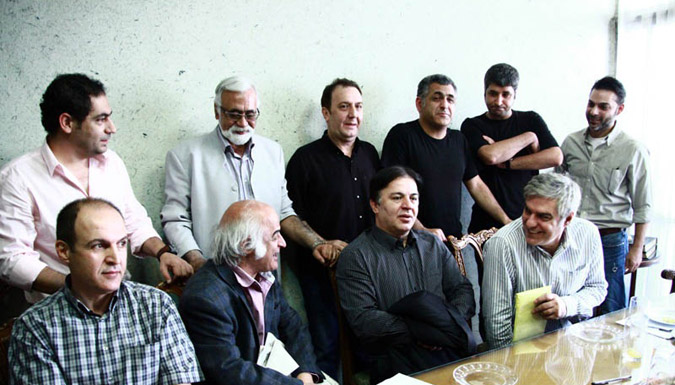 نشست کارگردانان و تهیهکنندگانی که فیلمهایشان از سوی حوزه هنری برای نمایش در سینماهای حوزه تحریم شده است