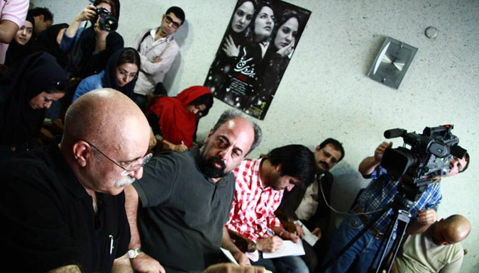 نشست کارگردانان و تهیهکنندگانی که فیلمهایشان از سوی حوزه هنری برای نمایش در سینماهای حوزه تحریم شده است