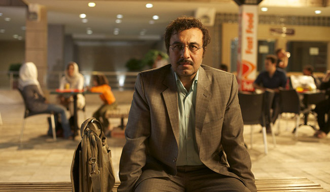 رضا عطاران در نمايي از فيلم سينمايي خوابم مي آد