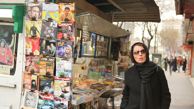 ليلا حاتمي در نمايي از فيلم سينمايي پله آخر