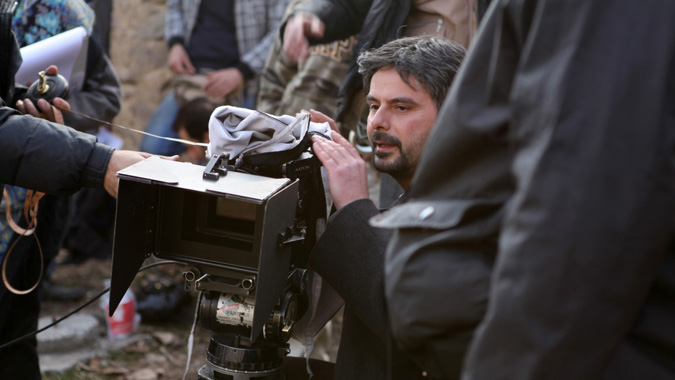 علی مصفا در نمایی از پشت صحنه فیلم سینمایی پله آخر