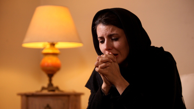 خانم لیلا حاتمی در نمایی از فیلم سینمایی نارنجی پوش