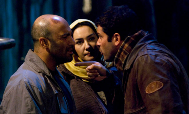 محسن تنابنده، پژمان بازغي و هانيه توسلي در نمايي از فيلم ندارها