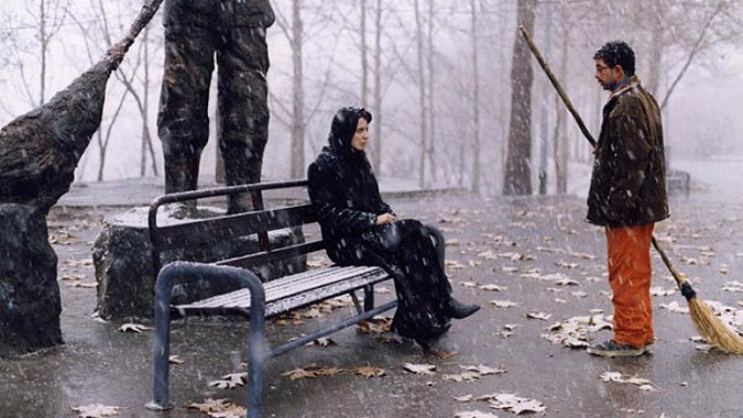 ليلا حاتمي در نمايي از فيلم سينمايي شاعر زباله ها - بيوگرافي هنرمندان برتر سينما به انتخاب سايت سينما قدس اردبيل