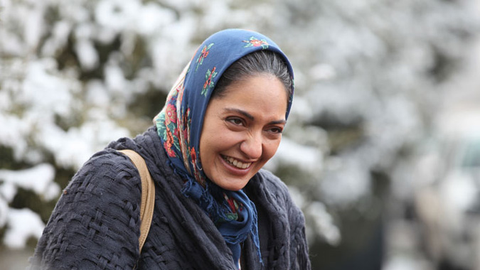 مهناز افشار در نمایی از فیلم سینمایی برف روی کاج ها